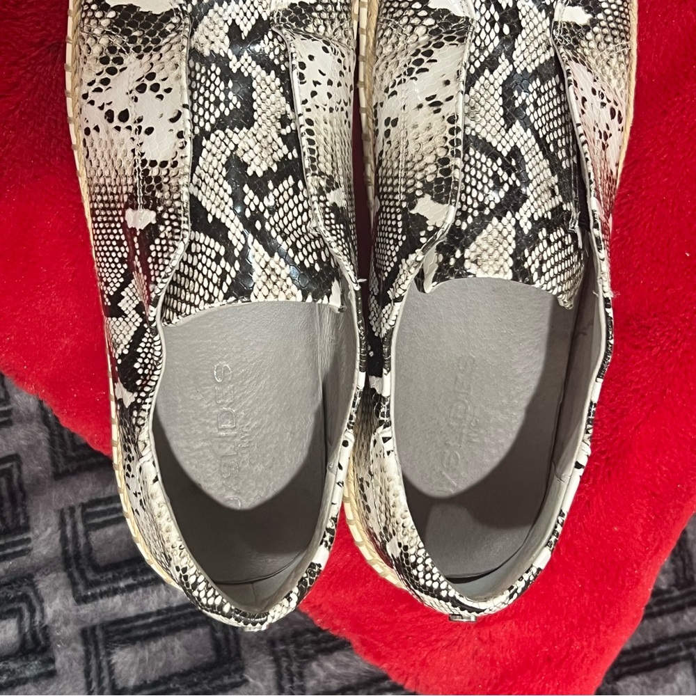 J-Slides Womens Snake Skin Print Slip-On Sneakers Black & White Faux Leather - Picture 7 of 9